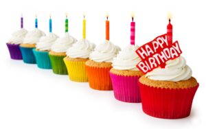 clipart-birthday-clipart-cupcakes-with-candles-and-happy-birthday-sign