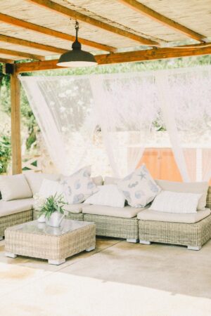 clipart-table-a-white-couch-and-canopy-on-patio