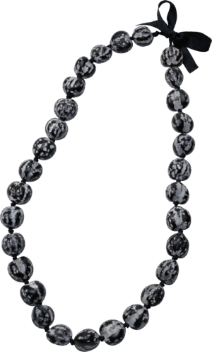 jewelry-clipart-a-black-and-white-necklace-with-bow