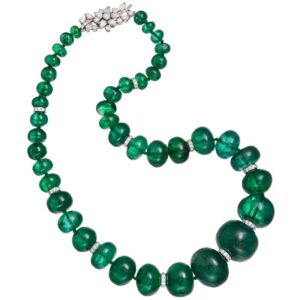 jewelry-clipart-a-jade-bea-necklace-with-diamond-clasp